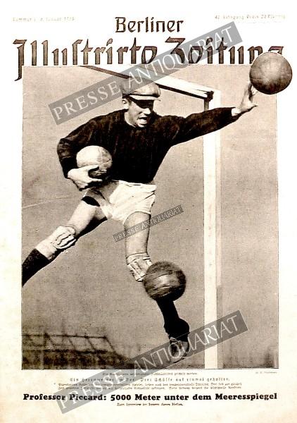 Zeitung 1938: Wie Argentiniens weltberühmte Fußballartisten geschult werden. Ein Hexenmeister im Tor: Drei Schüsse auf einmal gehalten. Argentiniens Fußballer, die temperamentvollen Spieler, lieben auch das temperamentvolle Training. Drei fast zur gleiche